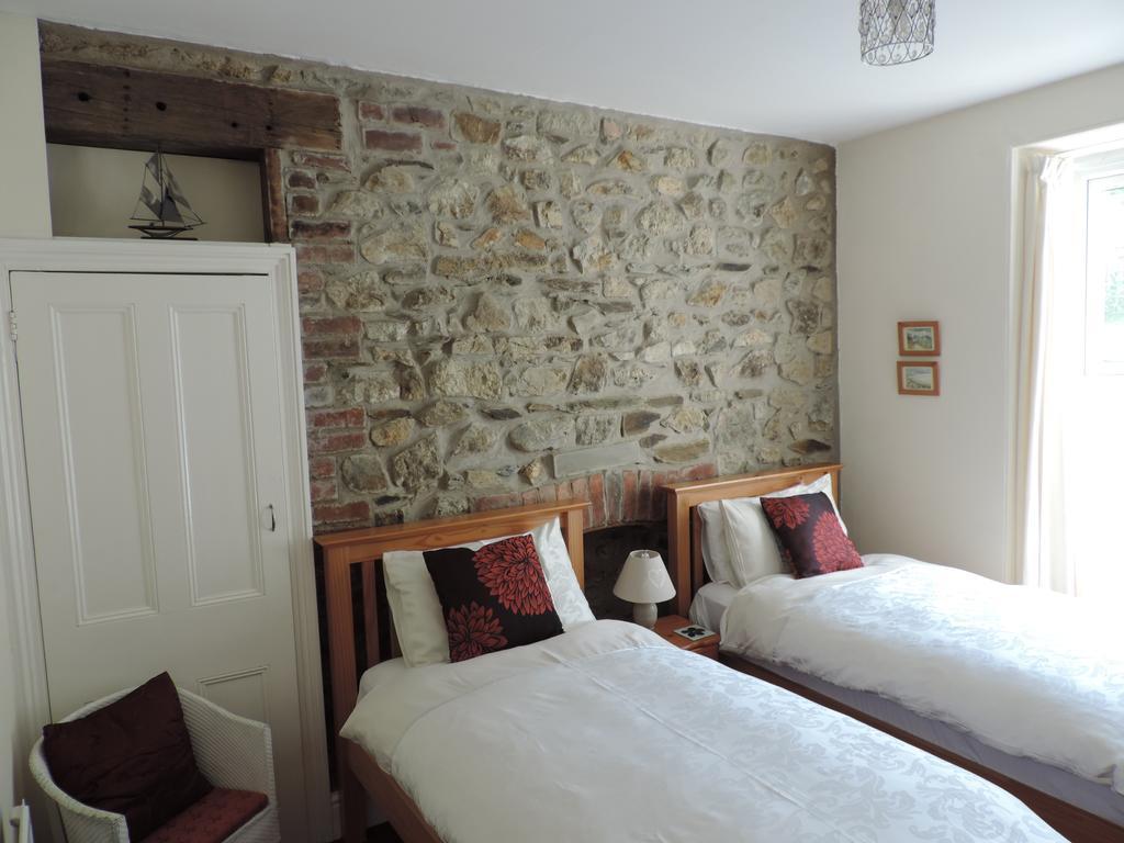 Fern Villa B&B Фишгард Стая снимка