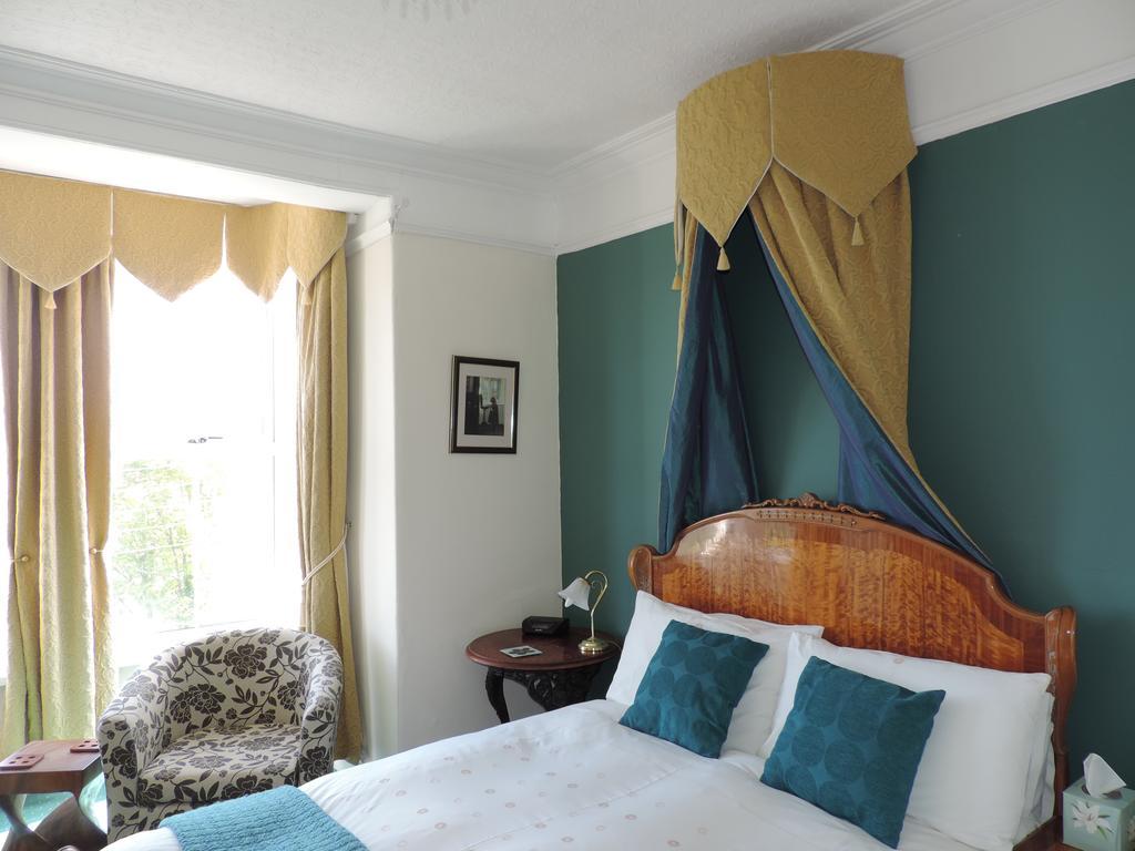 Fern Villa B&B Фишгард Стая снимка